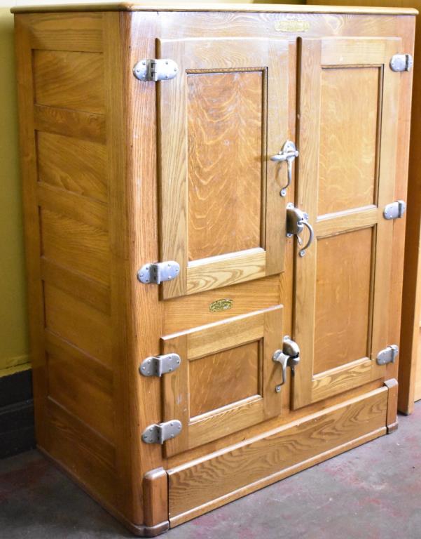 leonard cleanable icebox