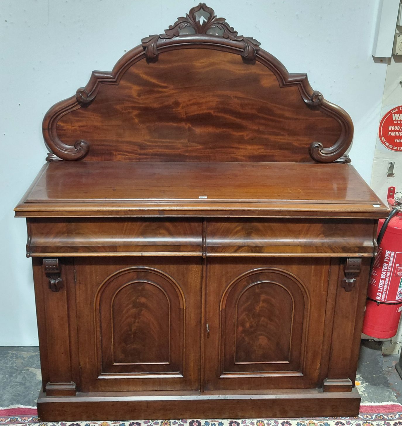 687 · VICTORIAN MAHOGANY CHIFFONIER