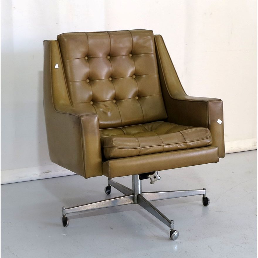 VINTAGE VINYL UPHOLSTERED SWIVEL CHAIR