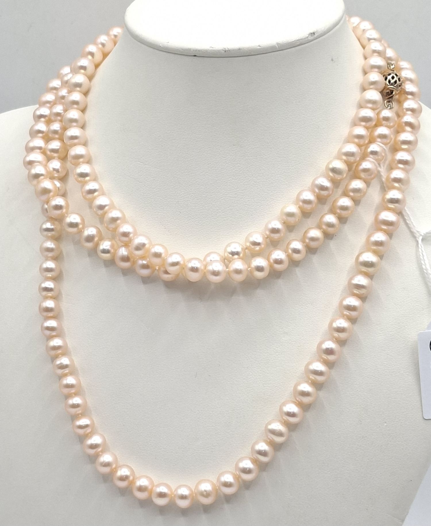 1138 · CULTURED PEARL NECKLACE