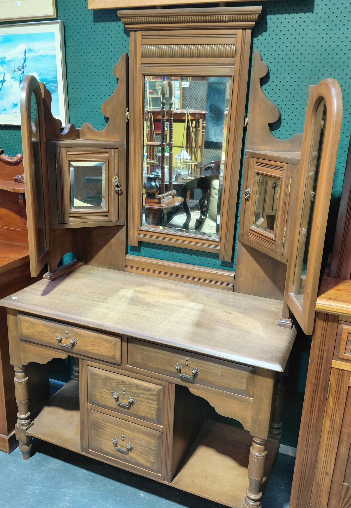 283 · DRESSING TABLE
