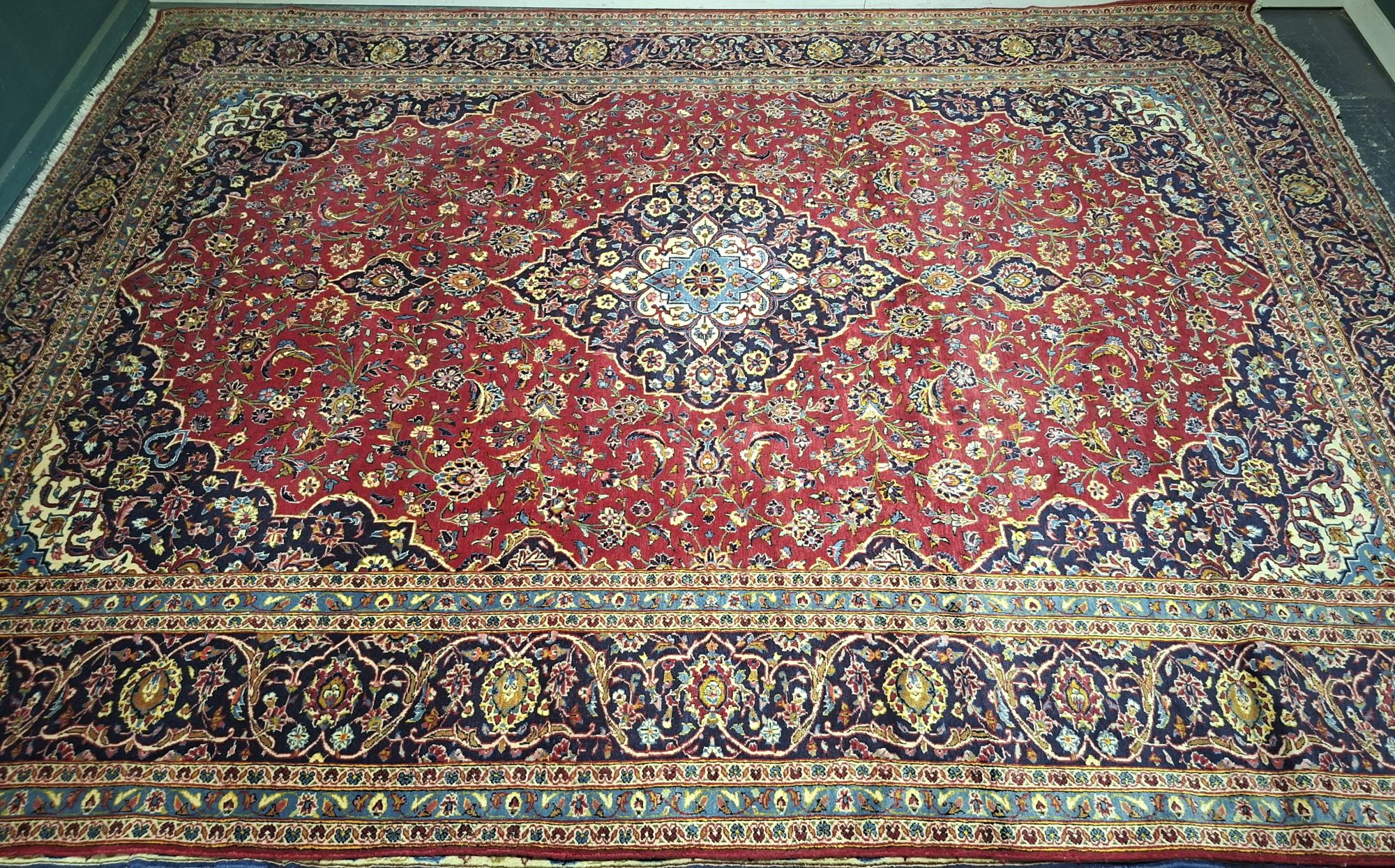 269 · KASHAN FLOOR RUG
