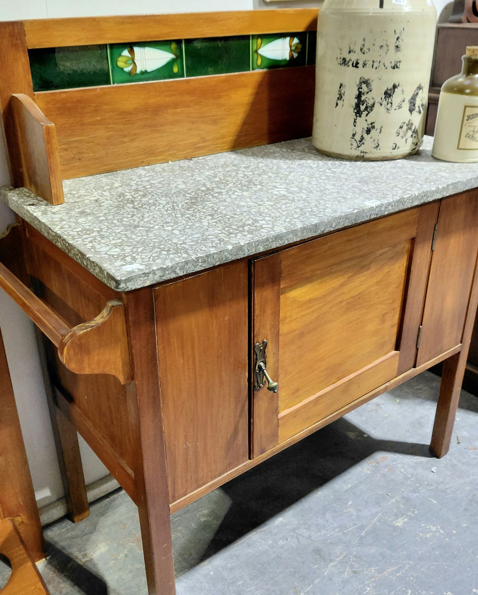 219 · WASHSTAND