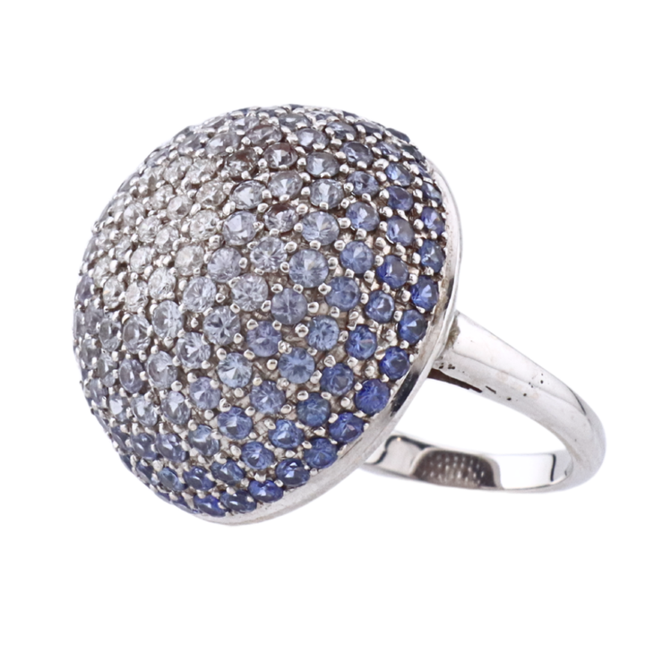 Anillo bombé de zafiros