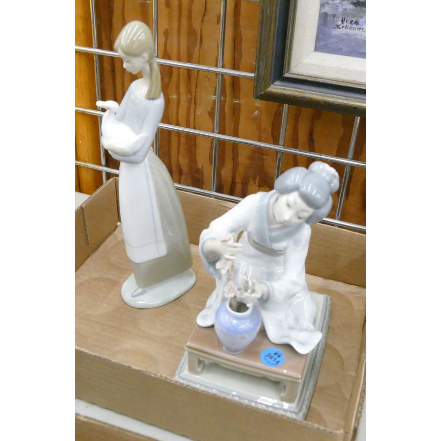 Box 2pc Lladro Figurines as-is
