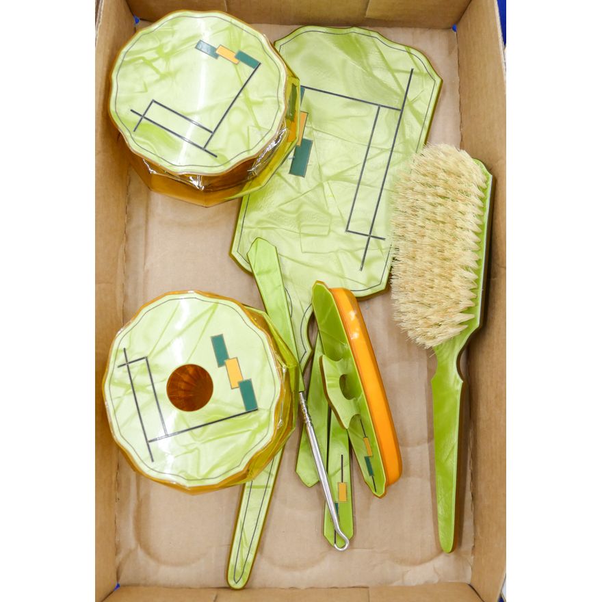 Box Green Bakelite Dresser Set