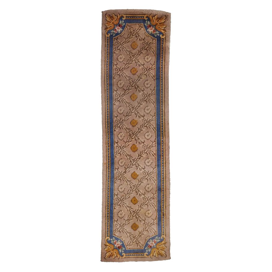 A vintage Spanish runner