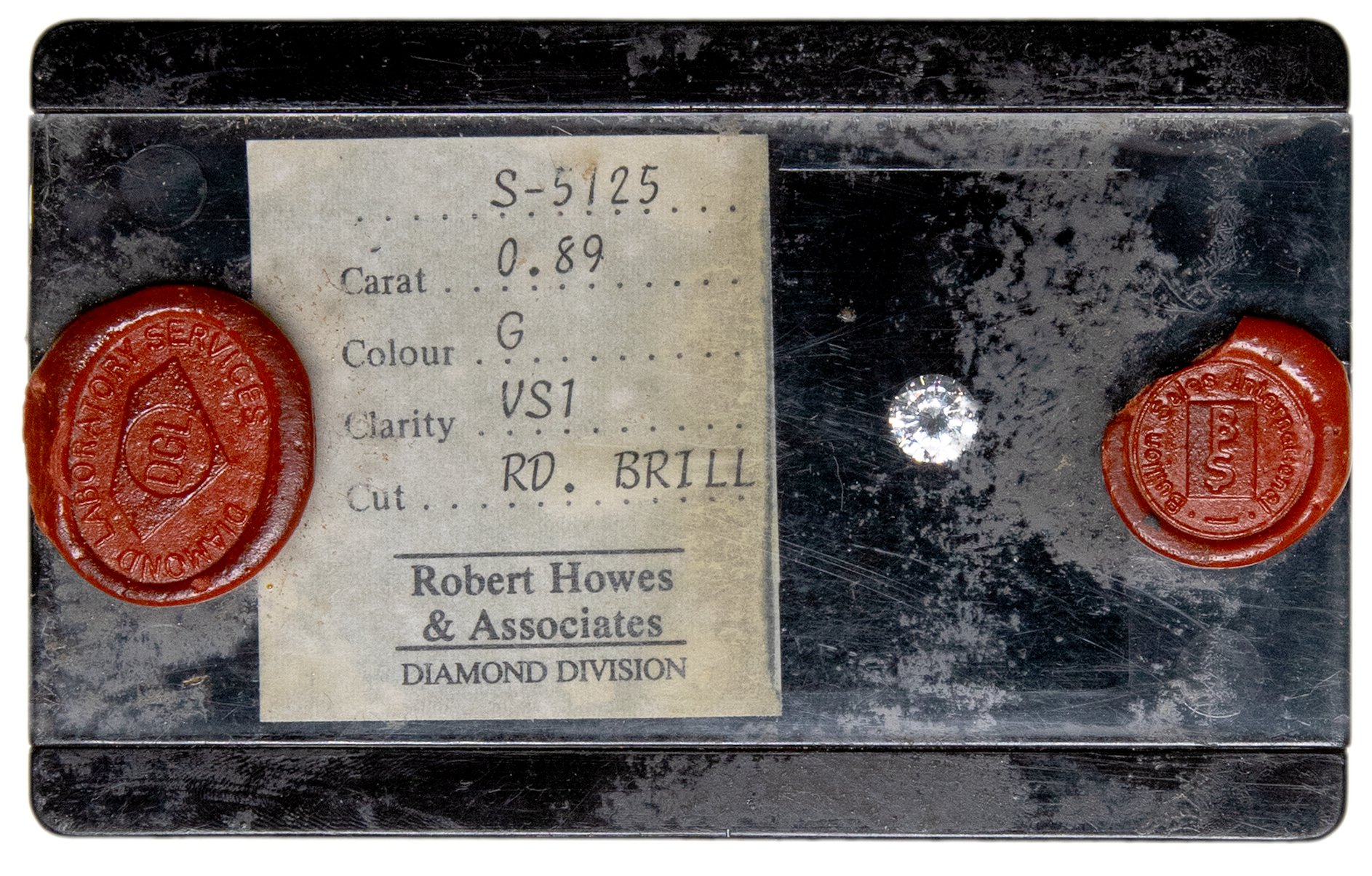 66 · Diamond, 0.89 carat, colour G, Clarity VSI, round brilliant cut