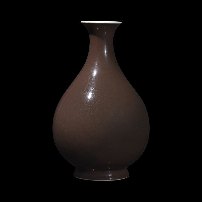 A Chinese Copper Red Glazed Vase, Yuhuchunping, Daoguang Mark and of the Period 
清道光 釉裡紅玉壺春瓶