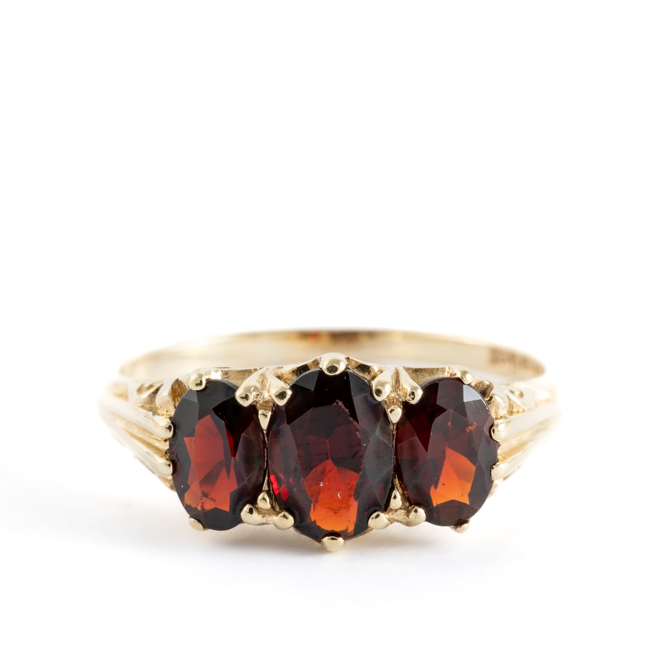 456 · Vintage Garnet 9ct Gold Ring