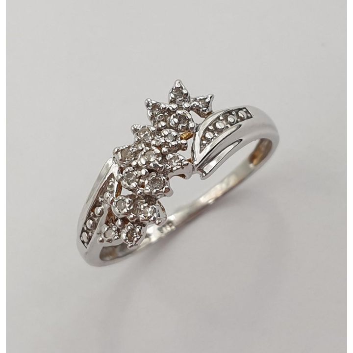 9ct W/G Diamond Dress Ring