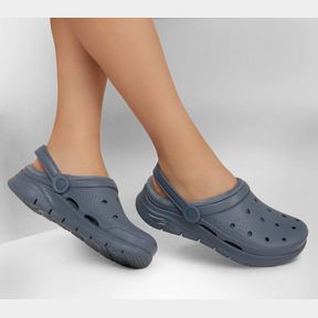 SKECHERS FOAMIES: ARCH FIT LINED - COZY GAL SZ 10