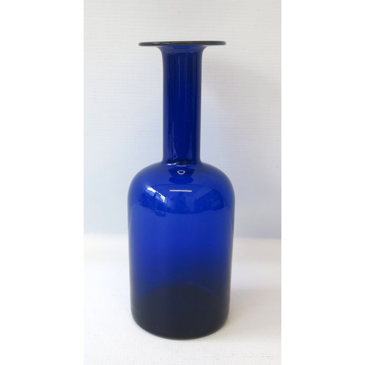 CONTINENTAL BLUE GLASS VASE