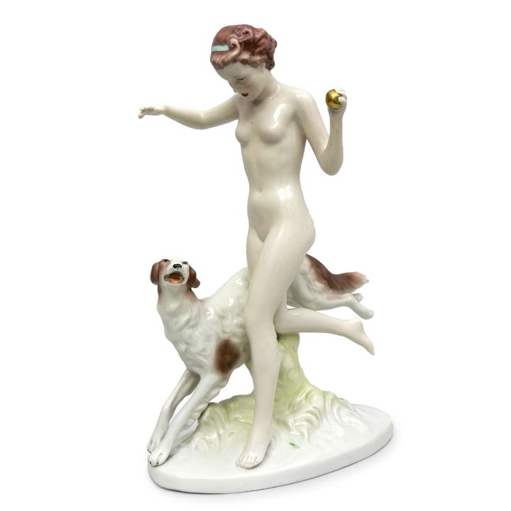 Figura kobiety z chartem