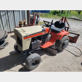 Simplicity 7117 Hydrostatic Garden tractor with implement set