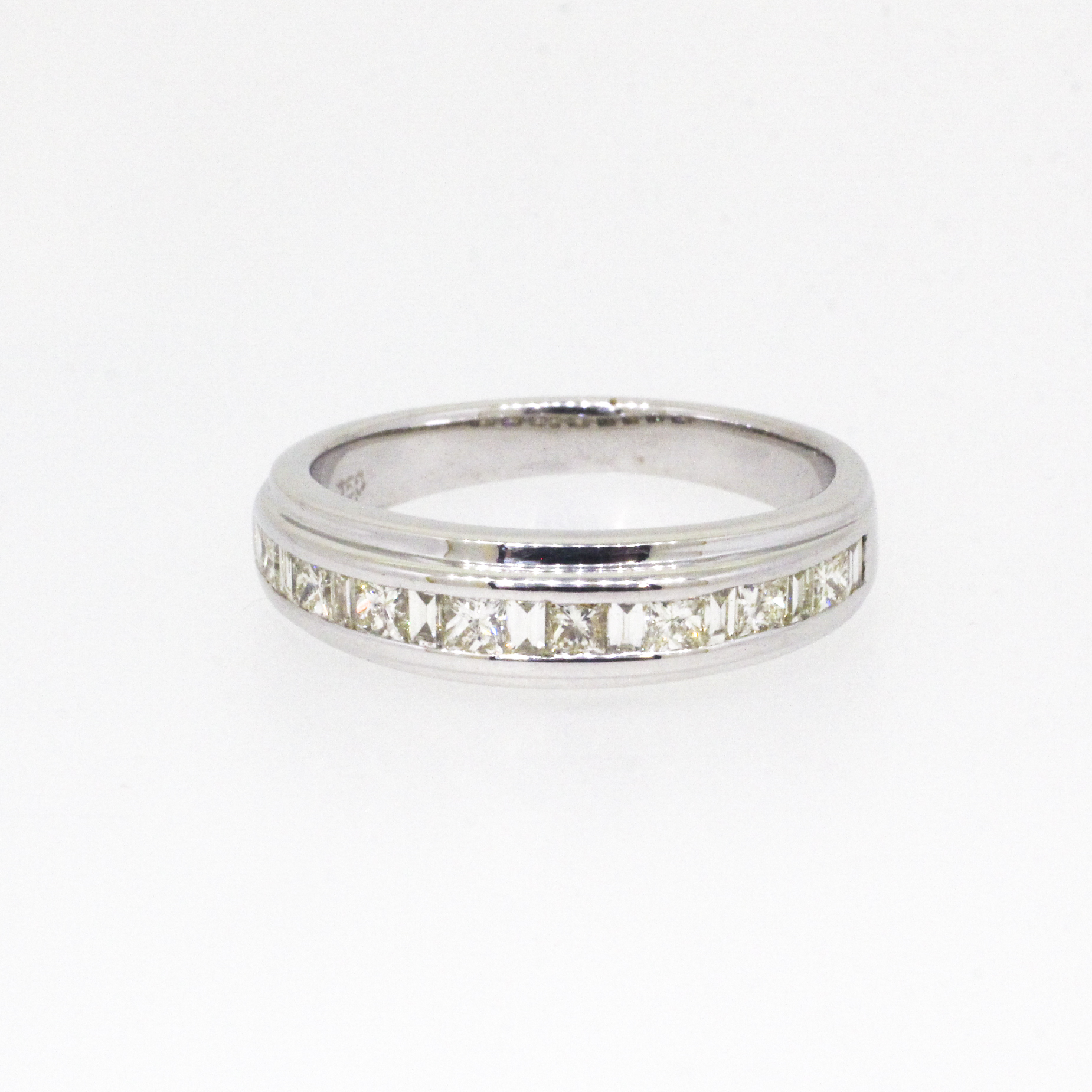 449. · 0.40ct Diamond Ring 4g
