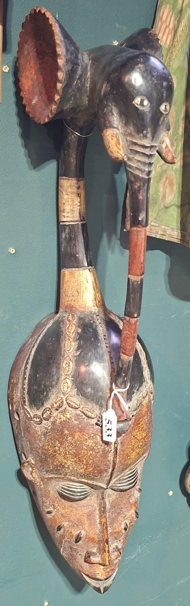 533 · ANTIQUE AFRICAN MASK