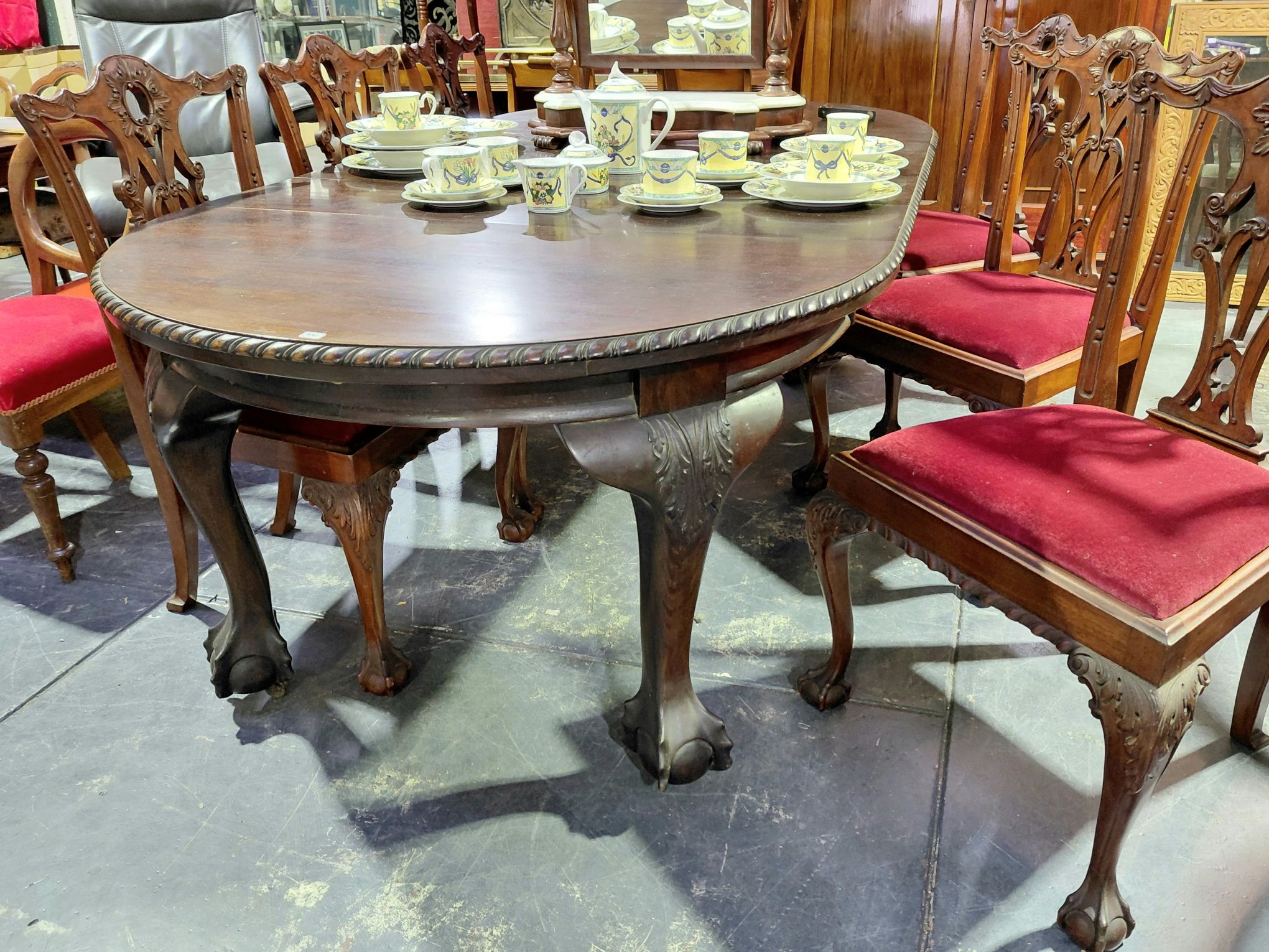 300 · CHIPPENDALE STYLE DINING ROOM SUITE