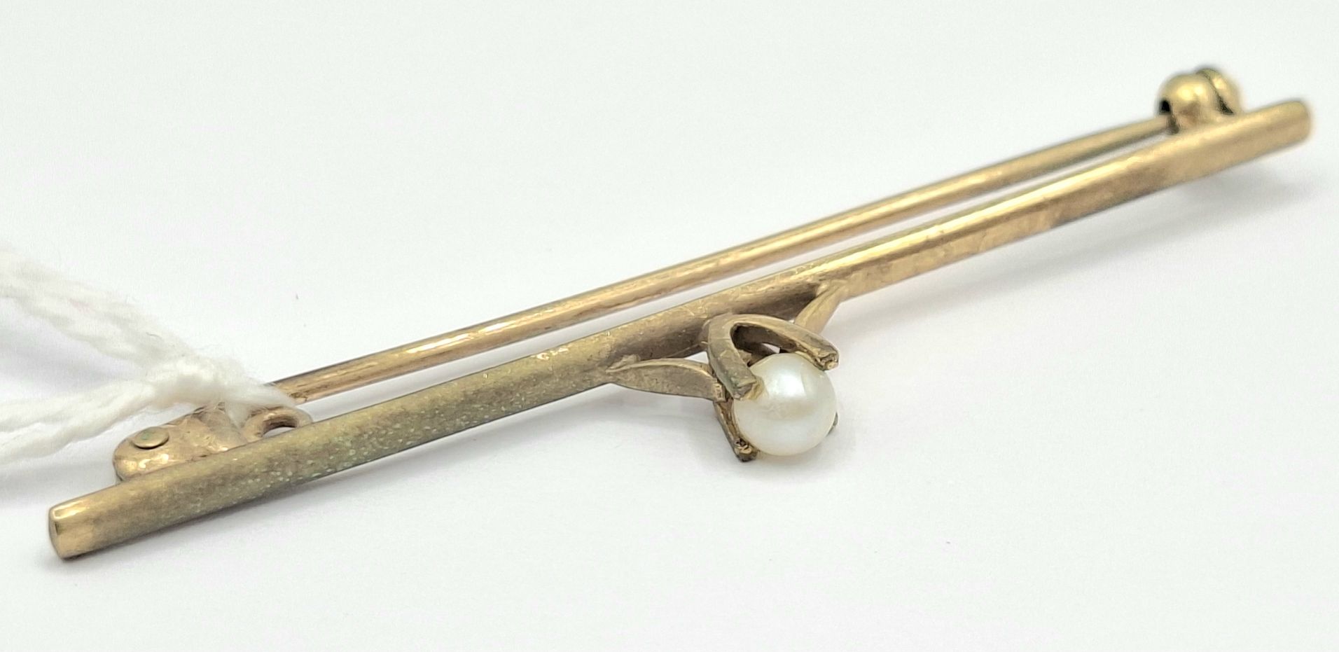 1071 · 9CT ANTIQUE BAR BROOCH