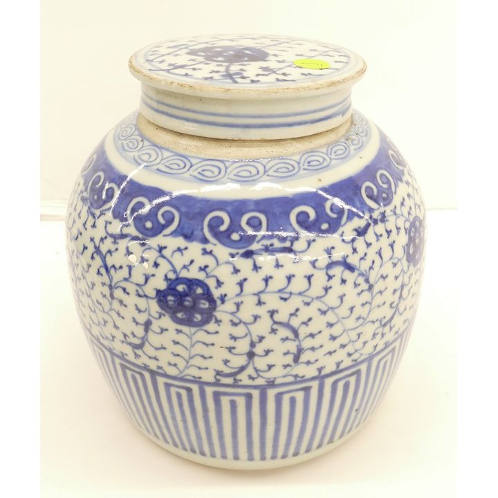 Chinese Qing Porcelain B&W Jar w/ Lid (lid has crack)- 8.5''