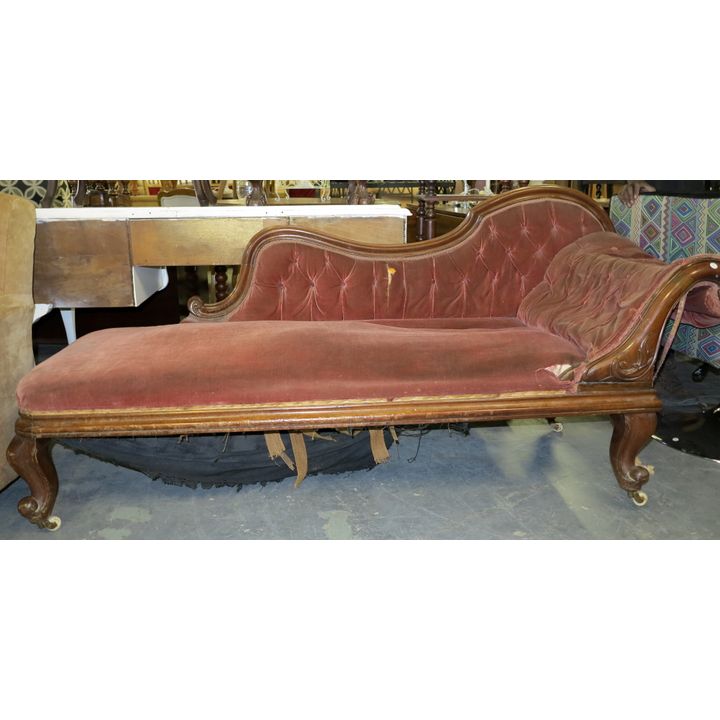 VICTORIAN MAHOGANY CHAISE LONGUE,