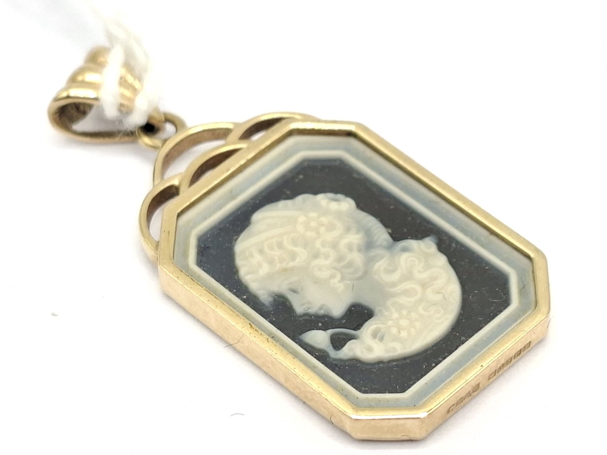 9ct Cameo Pendant