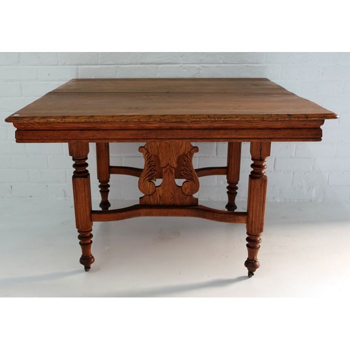 SMALL OAK DINING TABLE