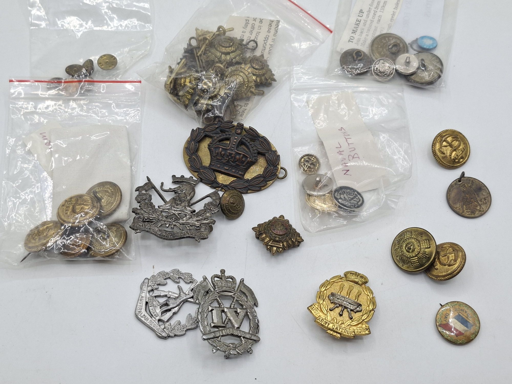 COLLECTION OF MILITARY BADGES AND BUTTONS