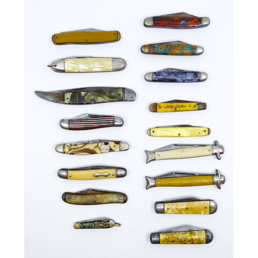 Box 17pc Deco Handled Pocket Knives
