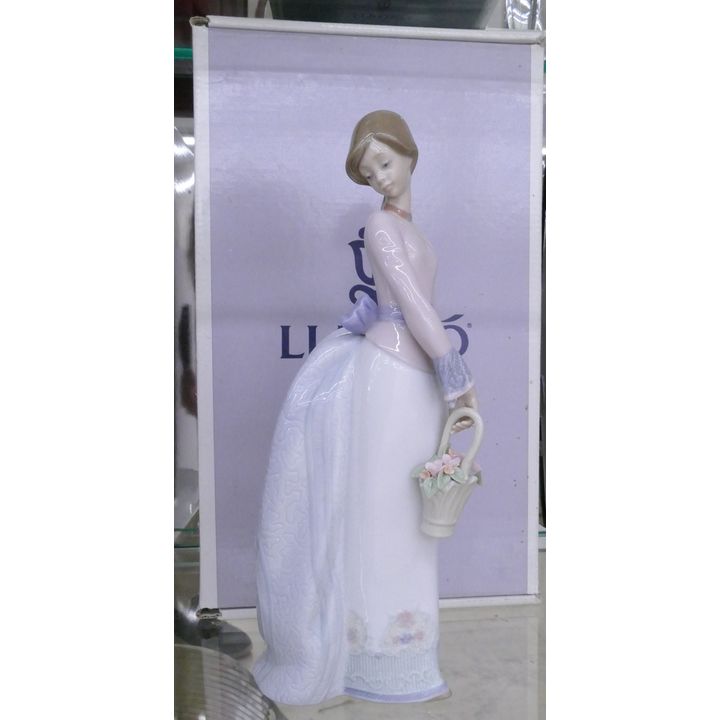 Lladro 7622 'Basket of Love' Figure in Box