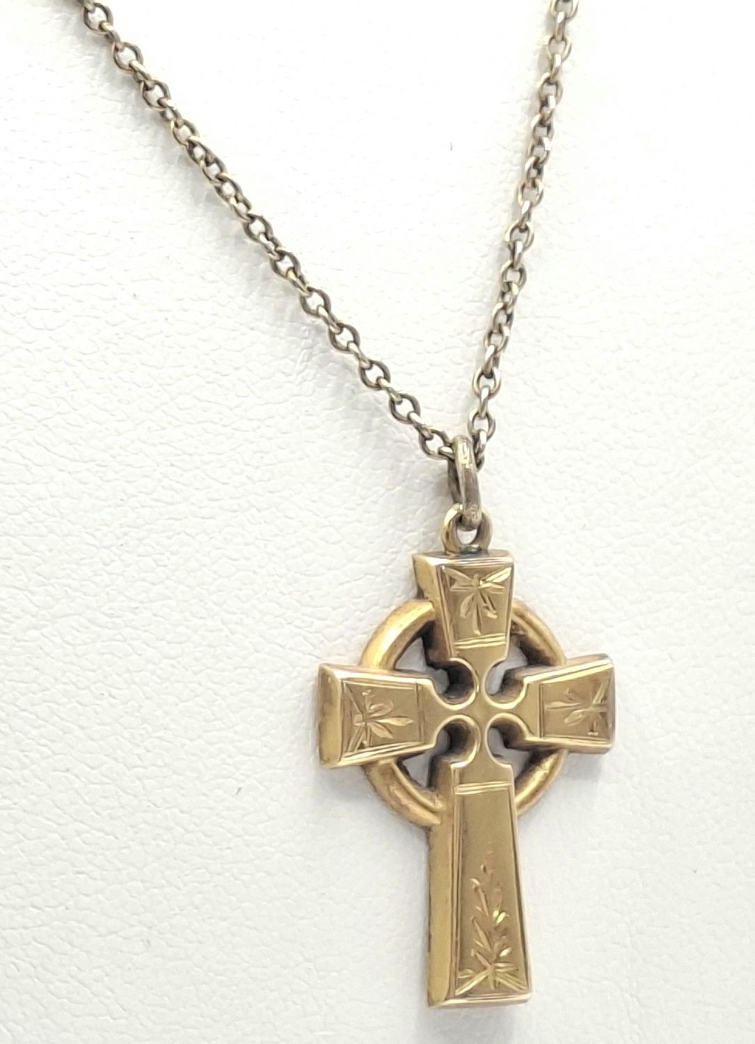 1134 · 9CT GOLD PENDANT