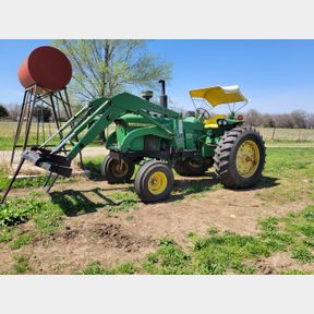 John Deere 4020, Great Bend 660 Loader and forks - Video Available