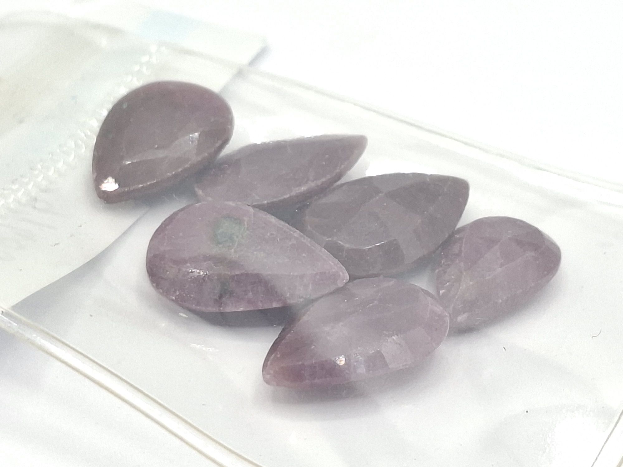 28 · RUBY GEMSTONES