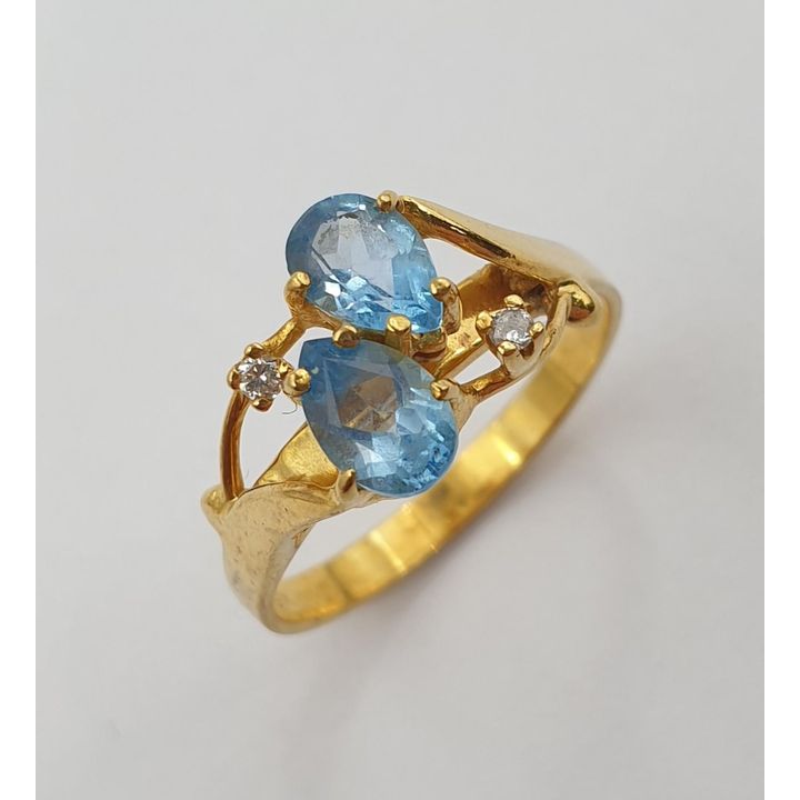 9ct Y/G Topaz & Diamond Ring