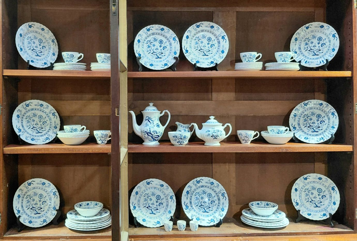 583 · BLUE NORDIC DINNER WARES