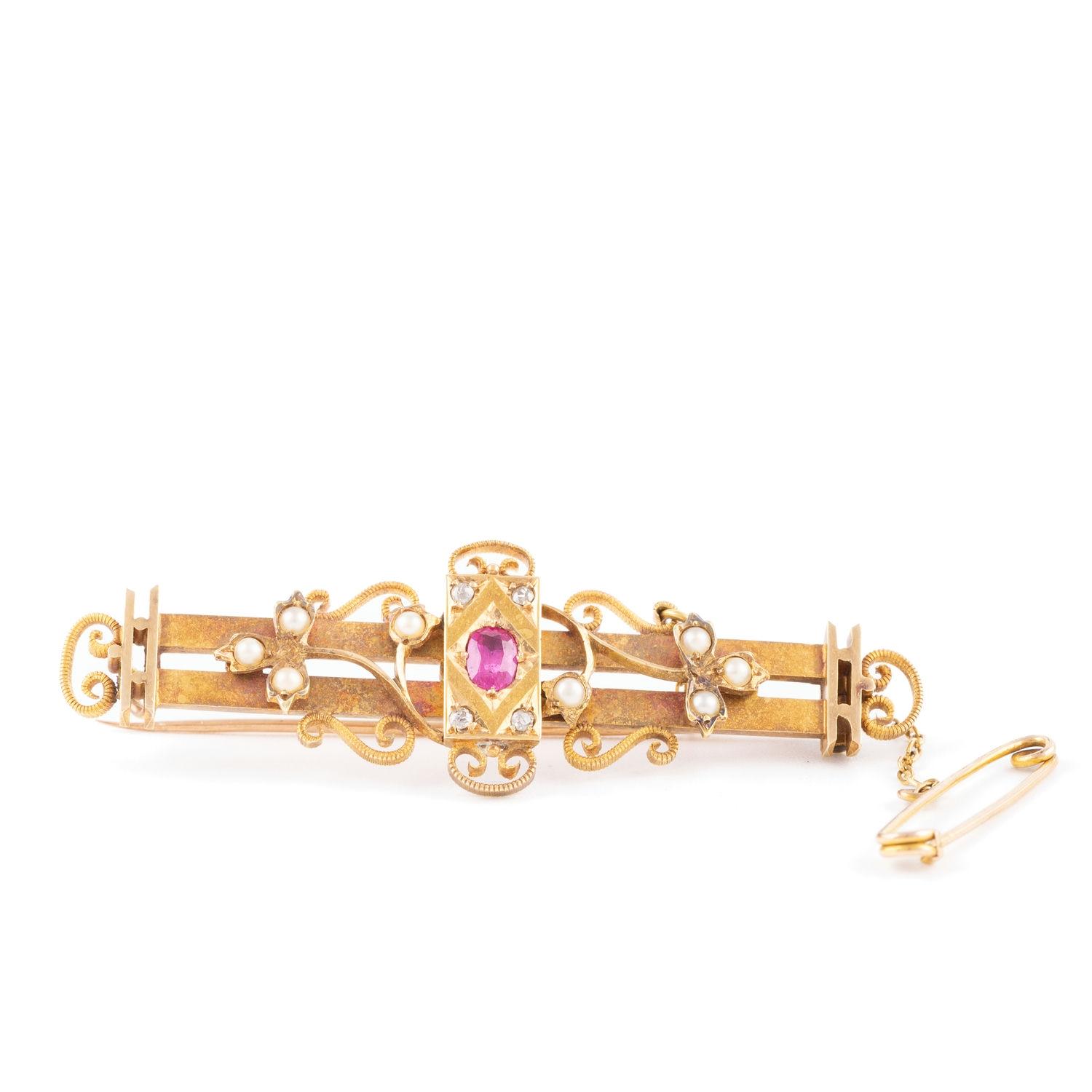 203 · Antique Brooch 15ct Gold