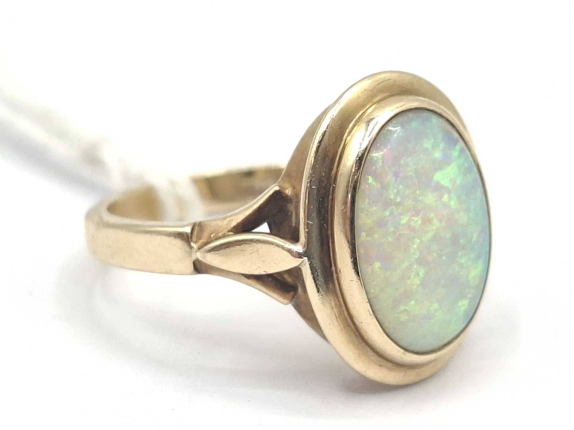 284 · 9CT GOLD OPAL RING