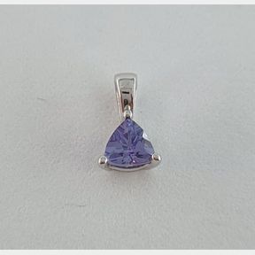 9CT WHITE GOLD PENDANT WITH 0,260CT TRILLION CUT TANZANITE - 51929/068