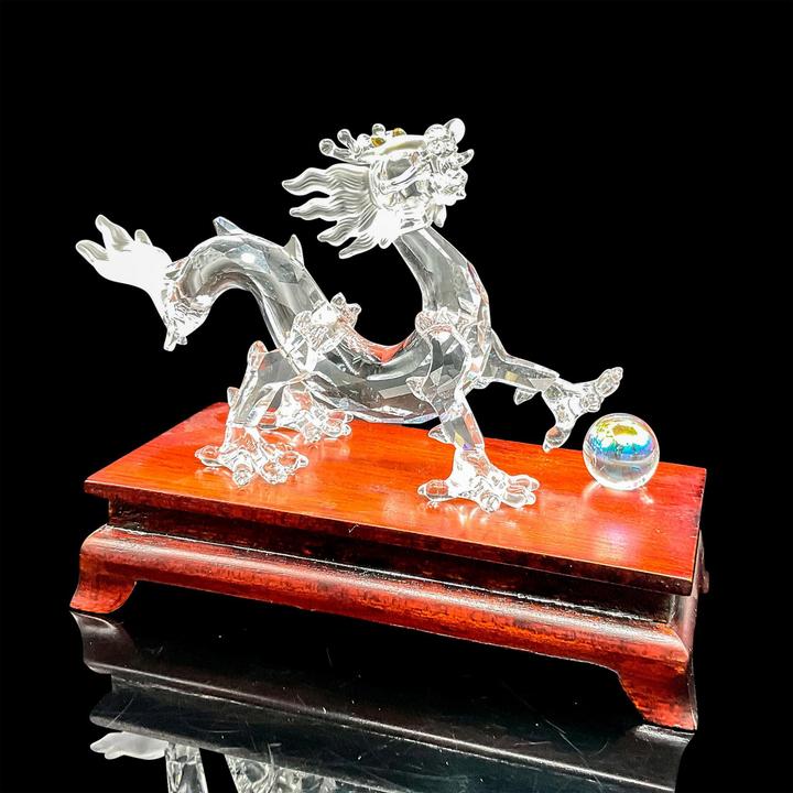 Lladro, Hummels, & Swarovski Figurine Auction by Lion and Unicorn - Issuu