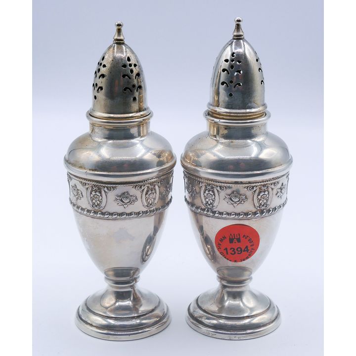 Pair Wallace Sterling S&P Shakers 5'' - 94 grams TW