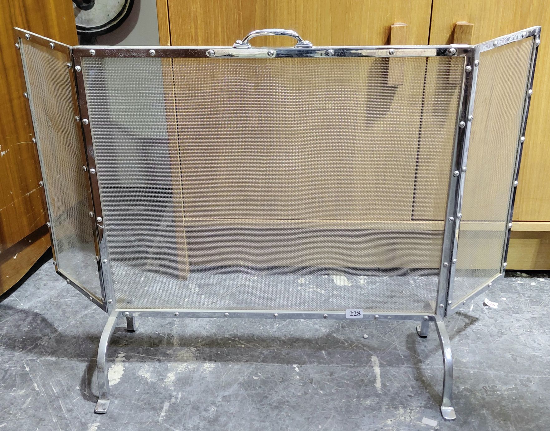 228 · VINTAGE FIRESCREEN