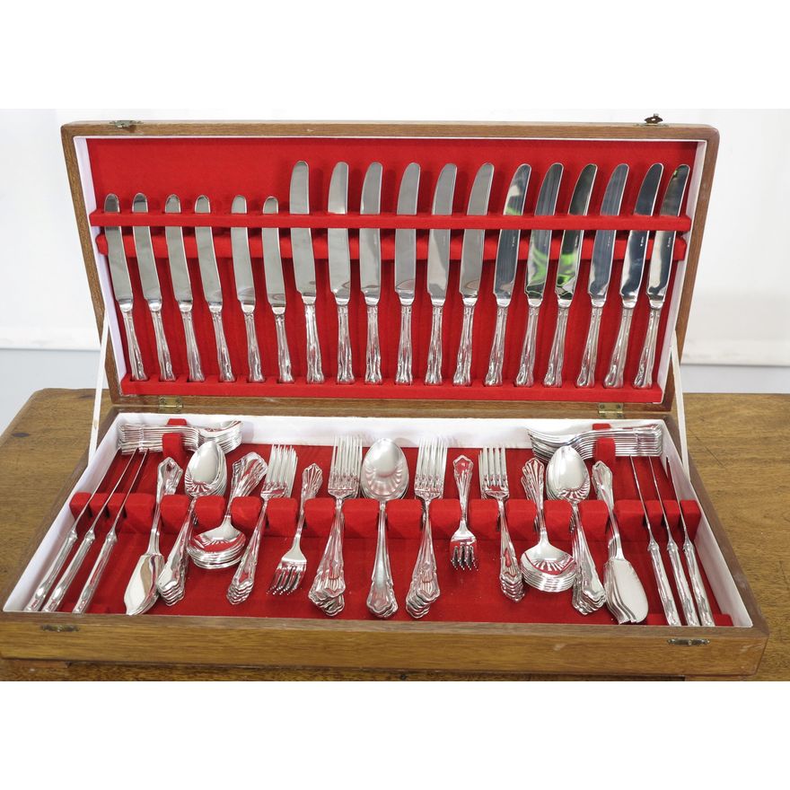 CANTEEN OF SILVERPLATED CUTLERY, 12 place setting, 124 pieces