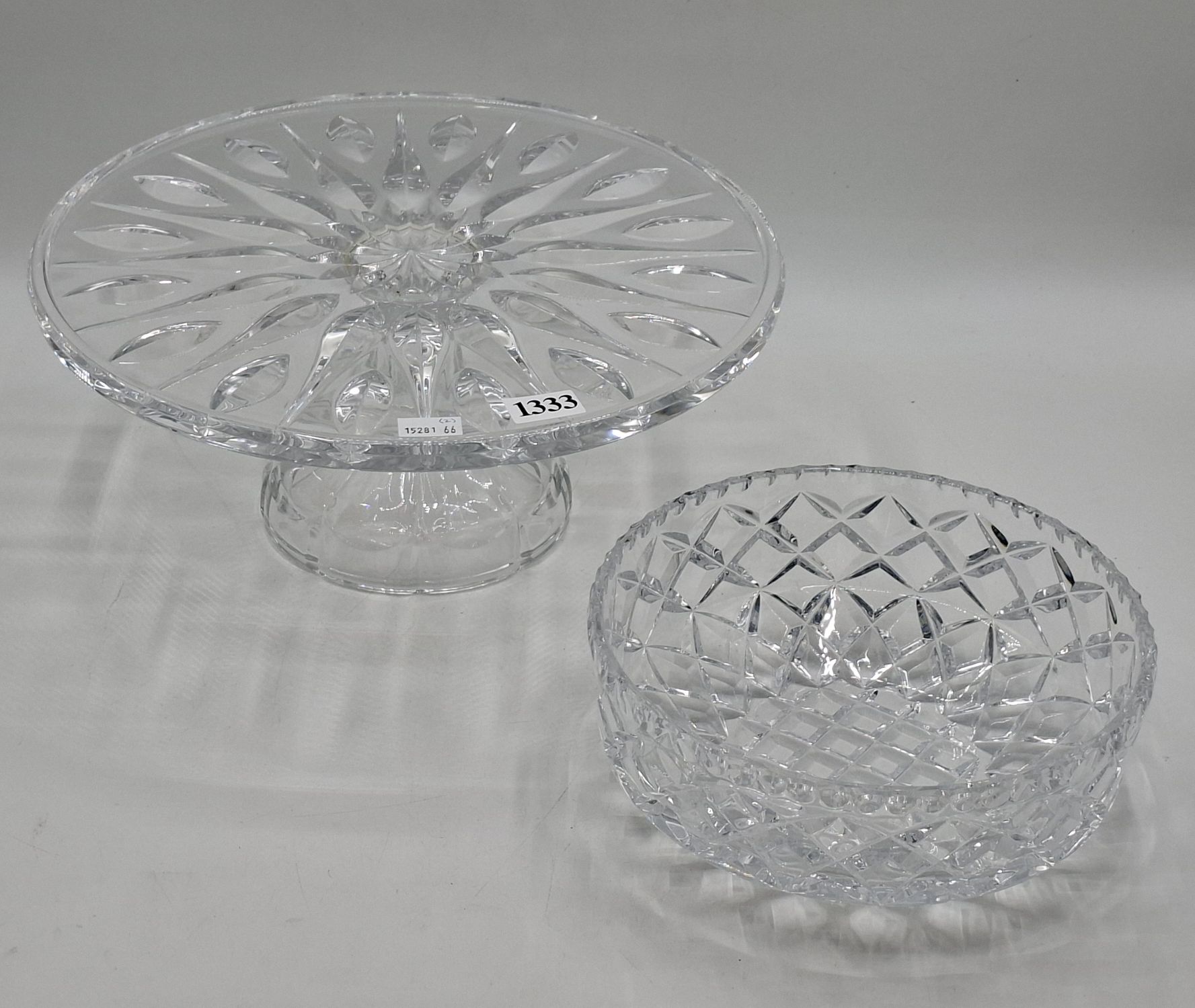 1333 · CRYSTAL BOWL AND CAKE TRAY