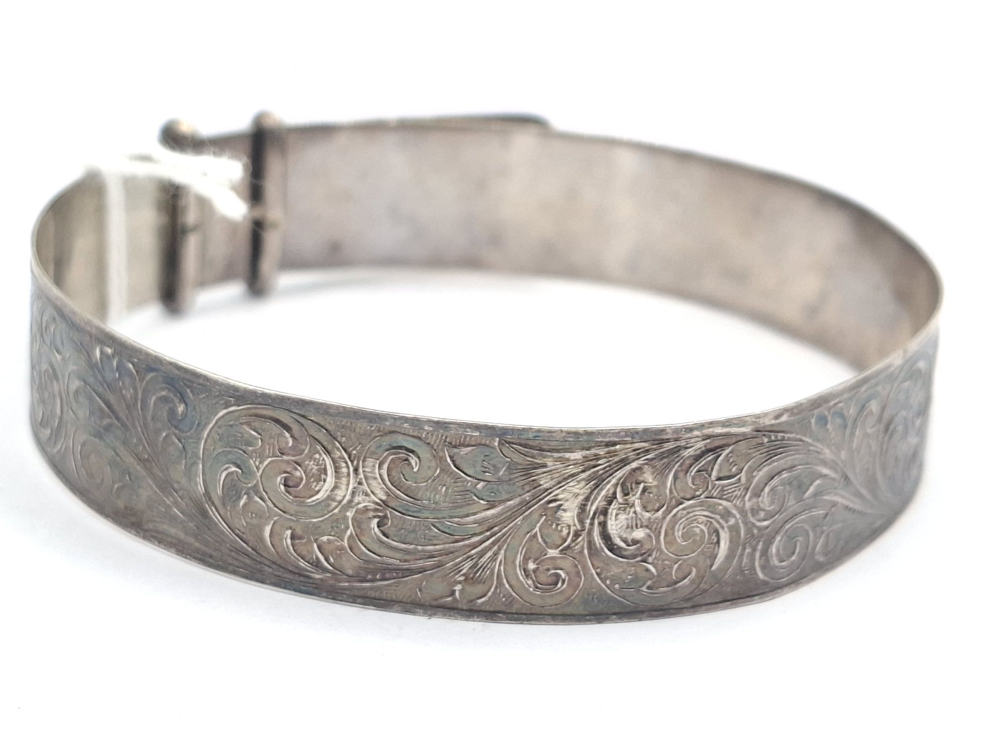 1077 · WALKER & HALL SILVER BANGLE