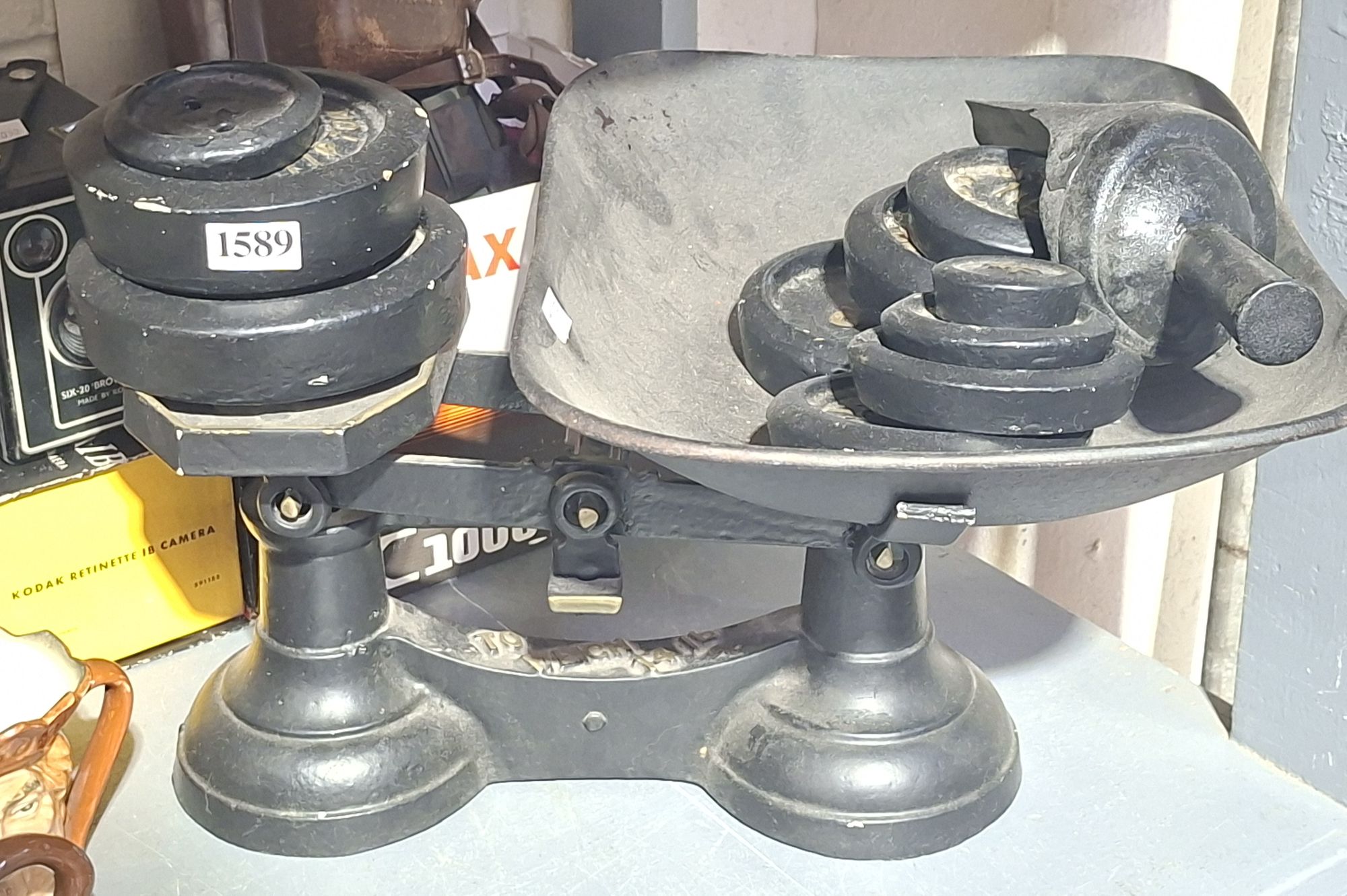VINTAGE COUNTER SCALES