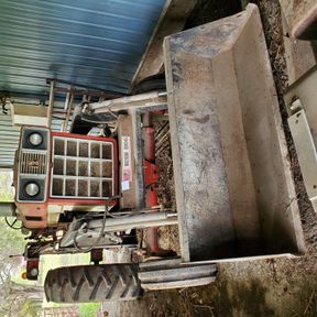 International Farmall 766 & Bushhog QT2425 Loader