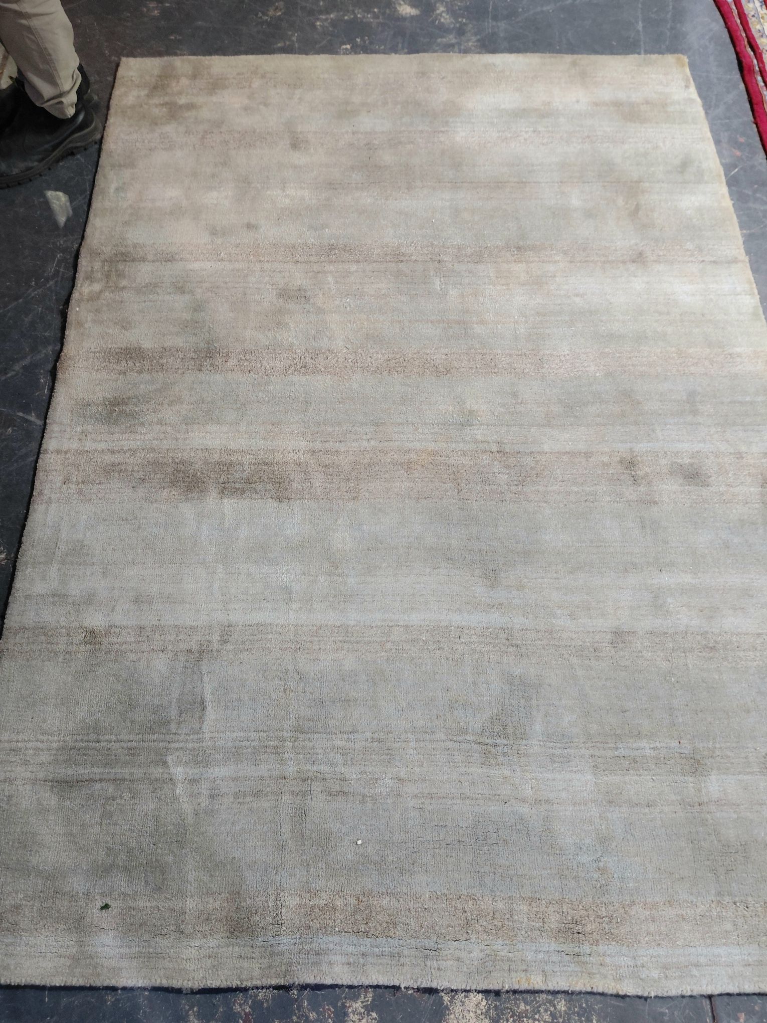 374 · MODERN RUG