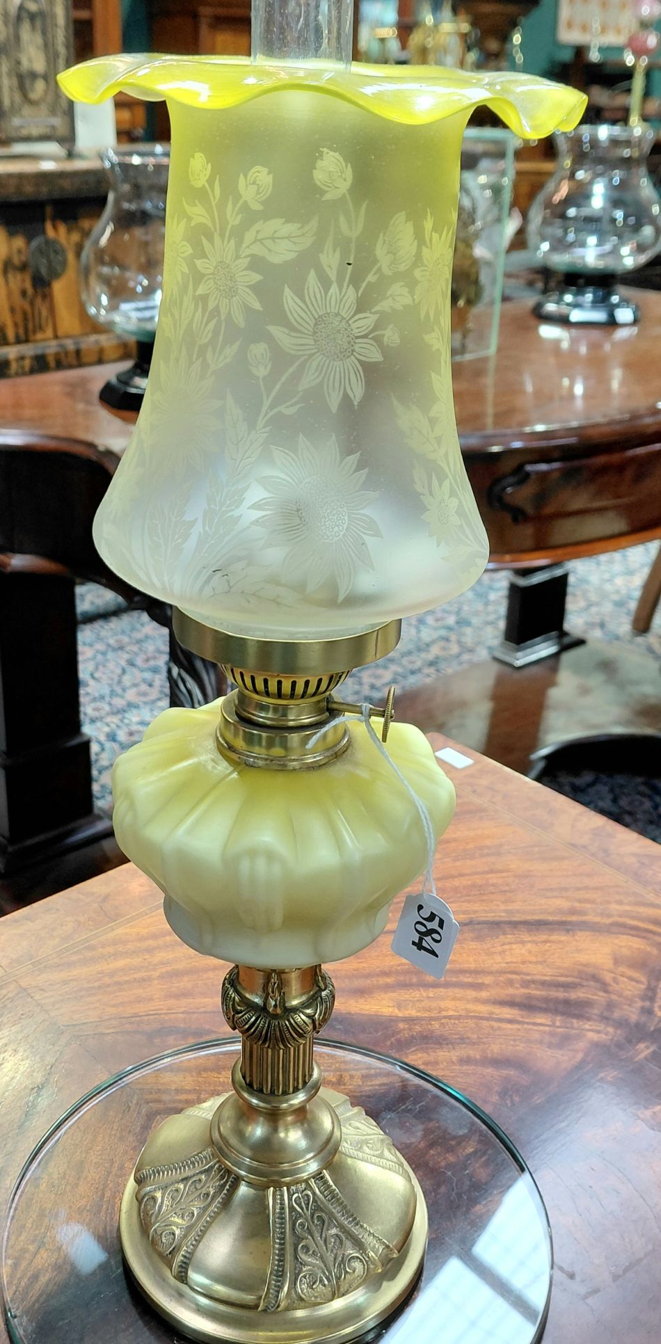 584 · VICTORIAN OIL PARLOUR LAMP
