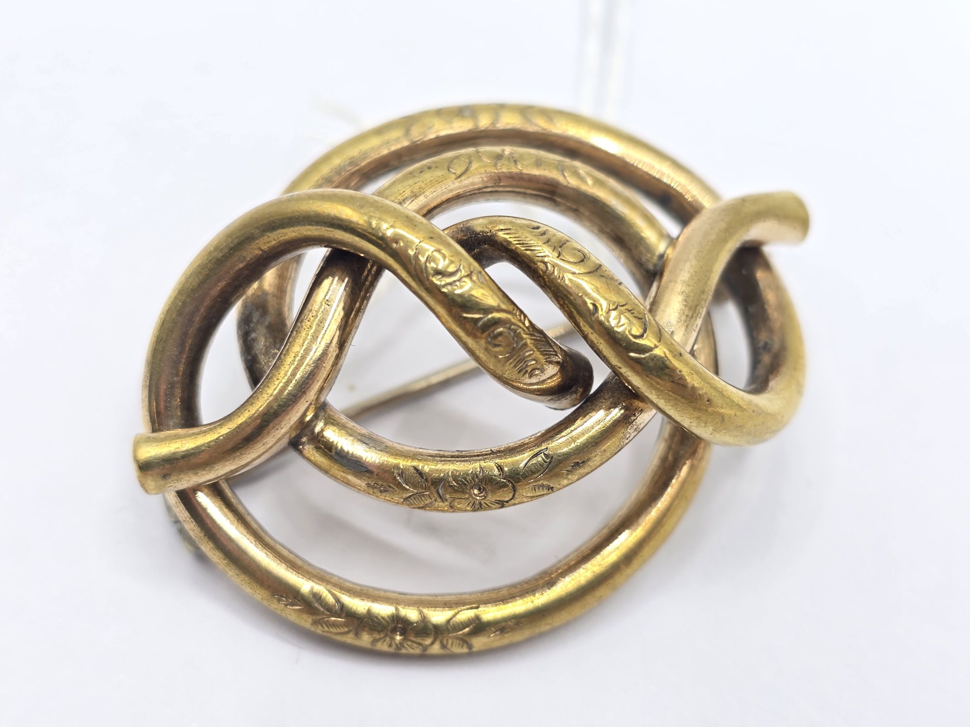 61 · ANTIQUE BROOCH