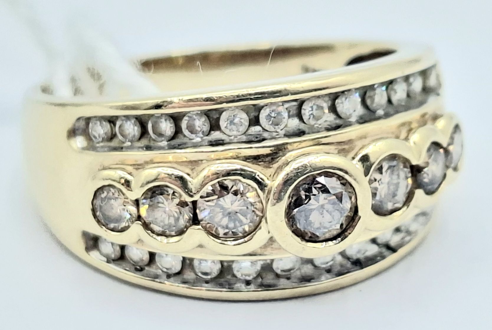 363 · 9CT CHAMPAGNE DIAMOND ROW RING